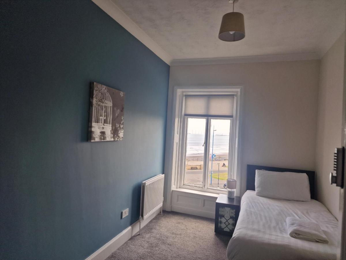 2 The Green, Exceptional Large House, Sea Views Loads Of Bathrooms Seaton Carew Exterior photo